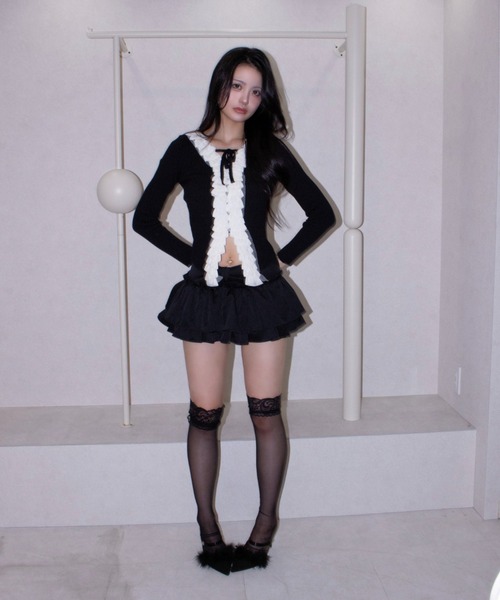 REINE NOIRE(レーヌノワール)の「fleur frill tops. / フルール フリル トップス(シャツ/ブラウス・レディース・ブラック×ホワイト・FREE)」の7枚目の写真