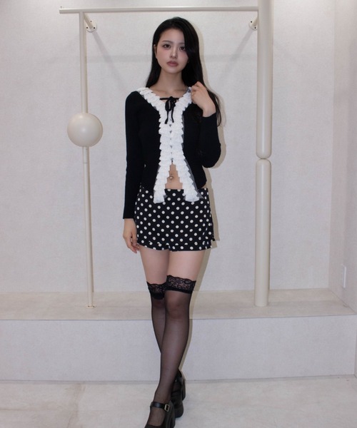 REINE NOIRE(レーヌノワール)の「fleur frill tops. / フルール フリル トップス(シャツ/ブラウス・レディース・ブラック×ホワイト・FREE)」の5枚目の写真