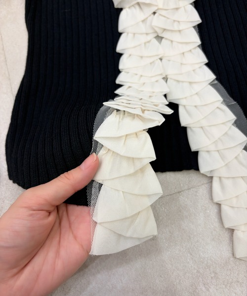 REINE NOIRE(レーヌノワール)の「fleur frill tops. / フルール フリル トップス(シャツ/ブラウス・レディース・ブラック×ホワイト・FREE)」の19枚目の写真