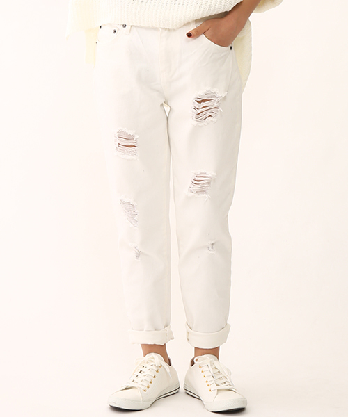 one after another NICE CLAUP（ワンアフターアナザーナイスクラップ）の「【ナイスクラップ】ダメージデニムパンツ（その他パンツ・レディース・ホワイト/ブルー/インディゴブルー/ワンウォッシュ・MEDIUM/SMALL）」の2枚目の写真