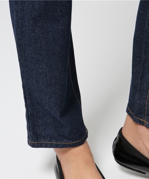 one after another NICE CLAUP（ワンアフターアナザーナイスクラップ）の「【ナイスクラップ】ダメージデニムパンツ（その他パンツ・レディース・ホワイト/ブルー/インディゴブルー/ワンウォッシュ・MEDIUM/SMALL）」の11枚目の写真