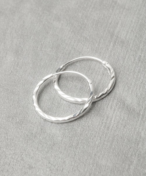 Chick（チック）の「【es】silver925 プレーンデザインピアス（ピアス（両耳用）・メンズ・シルバー・X-SMALL/LARGE/MEDIUM/SMALL）」の6枚目の写真
