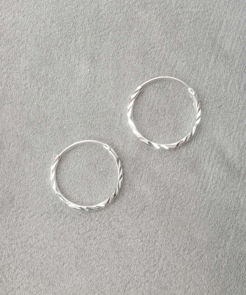 Chick（チック）の「【es】silver925 プレーンデザインピアス（ピアス（両耳用）・メンズ・シルバー・X-SMALL/LARGE/MEDIUM/SMALL）」の2枚目の写真