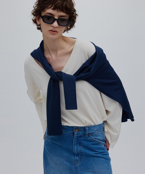 Ameri(アメリ)の「LOW BASIC 2WAY OVER KNIT TOP(ニット/セーター・レディース・ネイビー/ブラウン/レッド/アイボリー・FREE)」の1枚目の写真