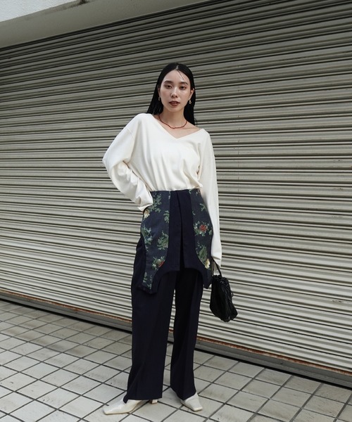 Ameri(アメリ)の「LOW BASIC 2WAY OVER KNIT TOP(ニット/セーター・レディース・ネイビー/ブラウン/レッド/アイボリー・FREE)」の12枚目の写真