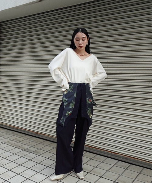 Ameri(アメリ)の「LOW BASIC 2WAY OVER KNIT TOP(ニット/セーター・レディース・ネイビー/ブラウン/レッド/アイボリー・FREE)」の11枚目の写真