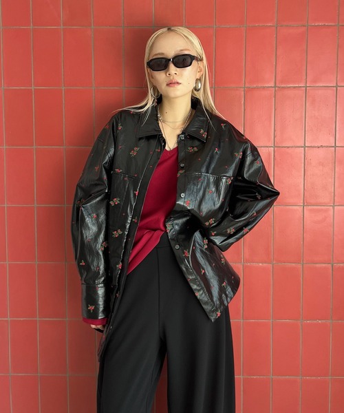 Ameri(アメリ)の「LOW BASIC 2WAY OVER KNIT TOP(ニット/セーター・レディース・ネイビー/ブラウン/レッド/アイボリー・FREE)」の15枚目の写真