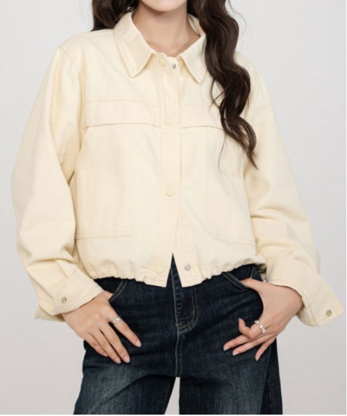 &soiree(アンドソワレ)の「ドロストショート丈長袖ジャケット(その他アウター・レディース・アイボリー/レッド・SMALL/MEDIUM/LARGE)」の2枚目の写真