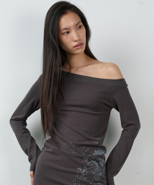 THEVINYLHOUSE(ザバイニルハウス)の「OFF SHOULDER ONE-PIECE(W) CHARCOAL(ワンピース・レディース・その他・FREE)」の2枚目の写真