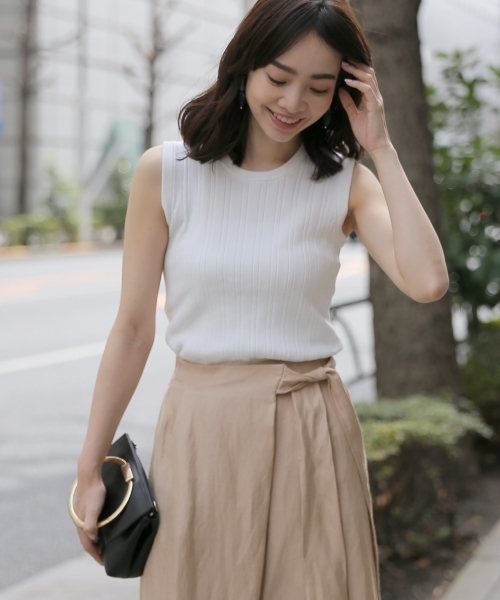 A part by（アパートバイ）の「【CLASSY.6月号掲載】14GCoNyワイドリブノースリーブ　750207 （ニット/セーター・レディース・ブルー/ホワイト/グリーン/オレンジ/ブラック・MEDIUM/LARGE）」の2枚目の写真