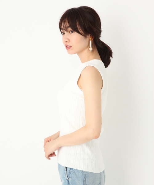 A part by（アパートバイ）の「【CLASSY.6月号掲載】14GCoNyワイドリブノースリーブ　750207 （ニット/セーター・レディース・ブルー/ホワイト/グリーン/オレンジ/ブラック・MEDIUM/LARGE）」の15枚目の写真
