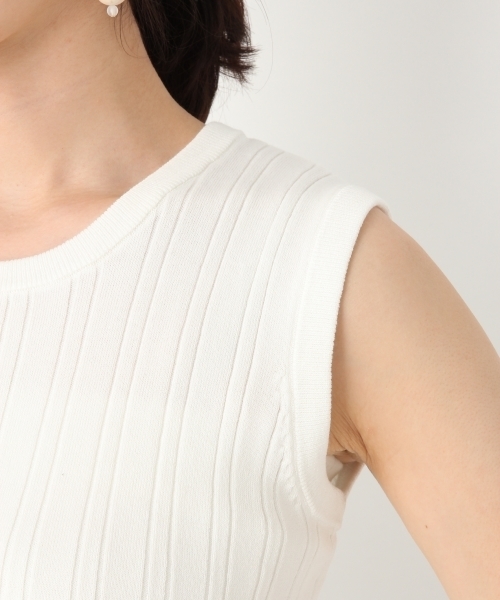 A part by（アパートバイ）の「【CLASSY.6月号掲載】14GCoNyワイドリブノースリーブ　750207 （ニット/セーター・レディース・ブルー/ホワイト/グリーン/オレンジ/ブラック・MEDIUM/LARGE）」の18枚目の写真