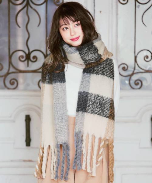 KOBE LETTUCE（コウベレタス）の「ツイストフリンジ起毛素材ふわふわストール/マフラー/ショール/スヌード/無地/チェック柄[J549]【入荷済】（ストール/ショール・レディース・ライトグレー/ブラック/ブルー/アイボリー/その他1/その他2/ベージュ系その他/ピンク/その他3・FREE）」の8枚目の写真