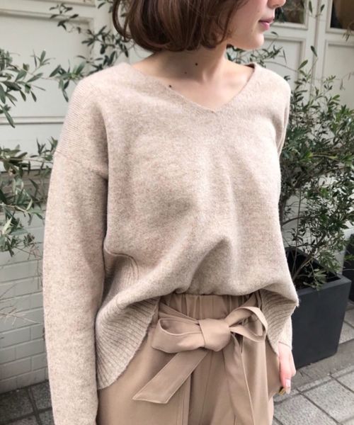 le.coeur blanc（ルクールブラン）の「アンゴラ混Vネックプルオーバー（ニット/セーター・レディース・ベージュ/ライトグレー/チャコールグレー/ラベンダー・38）」の4枚目の写真