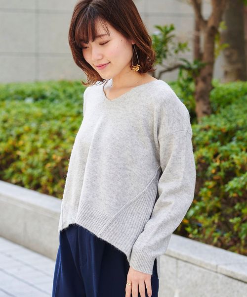 le.coeur blanc（ルクールブラン）の「アンゴラ混Vネックプルオーバー（ニット/セーター・レディース・ベージュ/ライトグレー/チャコールグレー/ラベンダー・38）」の3枚目の写真