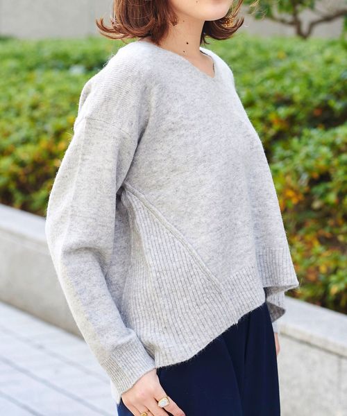 le.coeur blanc（ルクールブラン）の「アンゴラ混Vネックプルオーバー（ニット/セーター・レディース・ベージュ/ライトグレー/チャコールグレー/ラベンダー・38）」の12枚目の写真