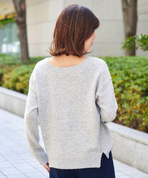 le.coeur blanc（ルクールブラン）の「アンゴラ混Vネックプルオーバー（ニット/セーター・レディース・ベージュ/ライトグレー/チャコールグレー/ラベンダー・38）」の13枚目の写真