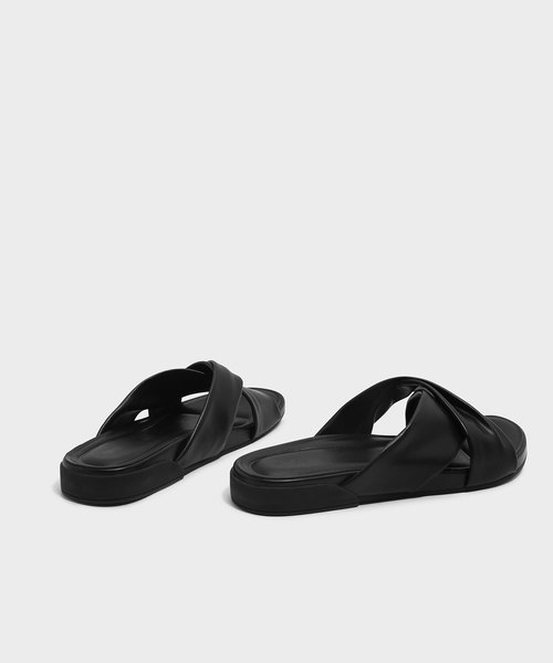 CHARLES & KEITH(チャールズ & キース)の「ツイストクリスクロススライダー / TWIST CRISS CROSS SLIDERS(サンダル・レディース・ゴールド系その他/オフホワイト/ブラック・25cm/23cm/24.5cm/22.5cm/23.5cm)」の6枚目の写真
