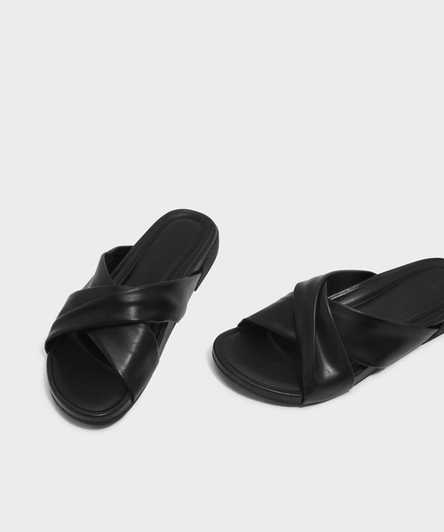 CHARLES & KEITH(チャールズ & キース)の「ツイストクリスクロススライダー / TWIST CRISS CROSS SLIDERS(サンダル・レディース・ゴールド系その他/オフホワイト/ブラック・25cm/23cm/24.5cm/22.5cm/23.5cm)」の7枚目の写真