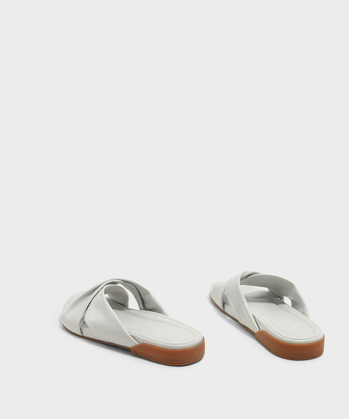 CHARLES & KEITH(チャールズ & キース)の「ツイストクリスクロススライダー / TWIST CRISS CROSS SLIDERS(サンダル・レディース・ゴールド系その他/オフホワイト/ブラック・25cm/23cm/24.5cm/22.5cm/23.5cm)」の11枚目の写真