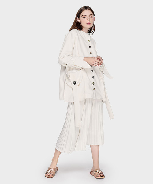 CHARLES & KEITH(チャールズ & キース)の「ツイストクリスクロススライダー / TWIST CRISS CROSS SLIDERS(サンダル・レディース・ゴールド系その他/オフホワイト/ブラック・25cm/23cm/24.5cm/22.5cm/23.5cm)」の19枚目の写真