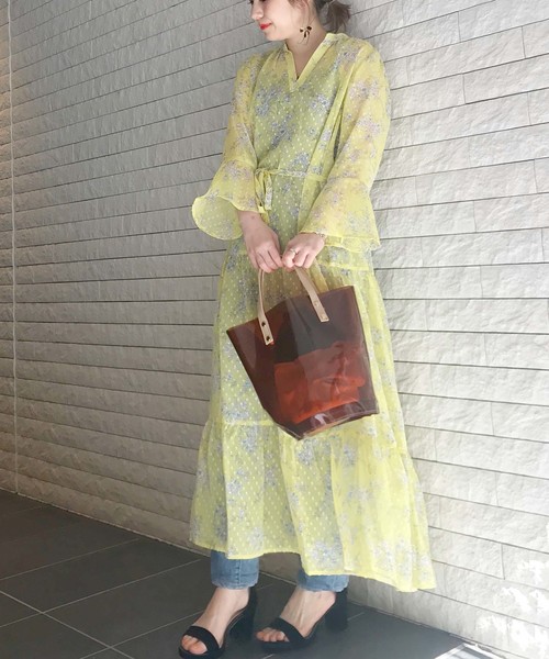 Cheek(チーク)の「花柄プリントロングワンピース(ワンピース・レディース・ブラック/イエロー/アイボリー・MEDIUM)」の1枚目の写真