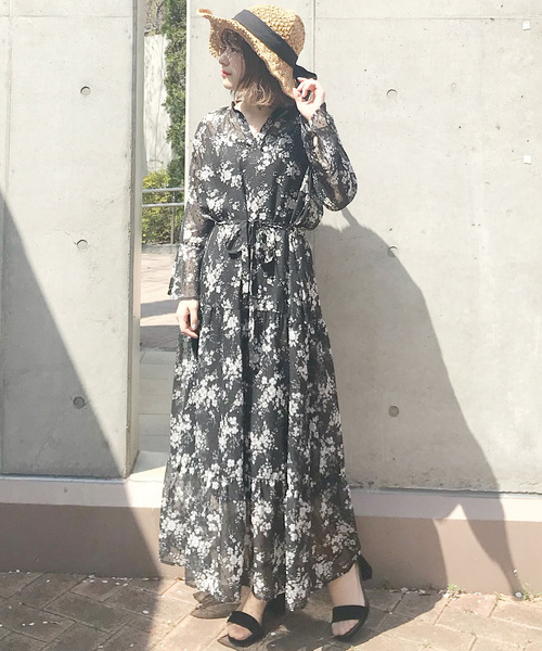 Cheek(チーク)の「花柄プリントロングワンピース(ワンピース・レディース・ブラック/イエロー/アイボリー・MEDIUM)」の2枚目の写真