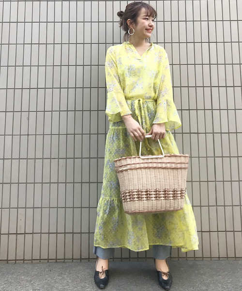 Cheek(チーク)の「花柄プリントロングワンピース(ワンピース・レディース・ブラック/イエロー/アイボリー・MEDIUM)」の5枚目の写真