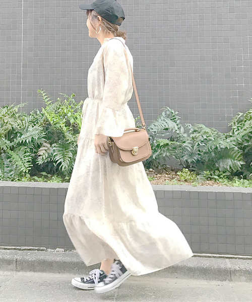 Cheek(チーク)の「花柄プリントロングワンピース(ワンピース・レディース・ブラック/イエロー/アイボリー・MEDIUM)」の6枚目の写真