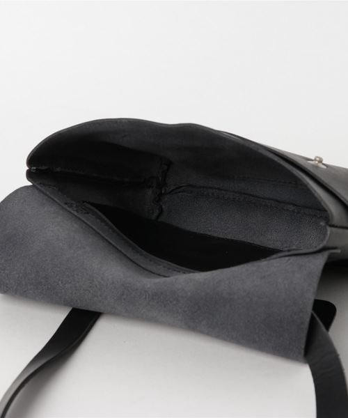 MHL.（エムエイチエル）の「TOUGH LEATHER（ショルダーバッグ