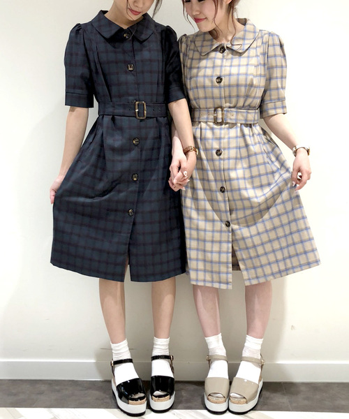 archives（アルシーヴ）の「トレンチ2wayチェックワンピース（ワンピース・レディース・チャコールグレー/ベージュ/ブルー・MEDIUM）」の2枚目の写真