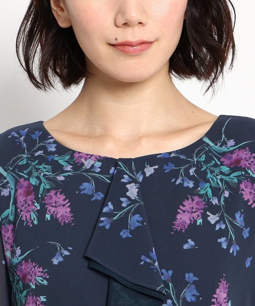 Sunauna(スーナウーナ)の「【洗える】フラワードレープワンピース(ワンピース・レディース・ベージュ/ネイビー・40/38/36)」の6枚目の写真