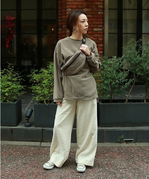 TODAYFUL(トゥデイフル)の「オーバーサイズフリーストップス(Tシャツ/カットソー・レディース・カーキ/キナリ・FREE)」の5枚目の写真