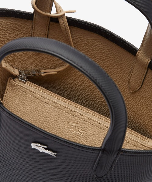 LACOSTE(ラコステ)の「ANNAリバーシブル縦型 2WAY トートバッグ / クラッチバッグ付き(トートバッグ・レディース・ブラック/ブラック×ピンク/アイボリー/パープル/ネイビー/ホワイト×グリーン/ホワイト×イエロー/ブルー系その他/ライトグレー/ライトピンク・FREE)」の15枚目の写真
