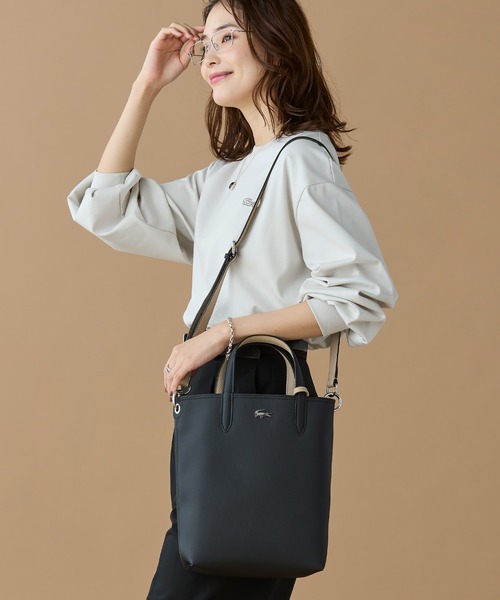 LACOSTE(ラコステ)の「ANNAリバーシブル縦型 2WAY トートバッグ / クラッチバッグ付き(トートバッグ・レディース・ブラック/ブラック×ピンク/アイボリー/パープル/ネイビー/ホワイト×グリーン/ホワイト×イエロー/ブルー系その他/ライトグレー/ライトピンク・FREE)」の20枚目の写真