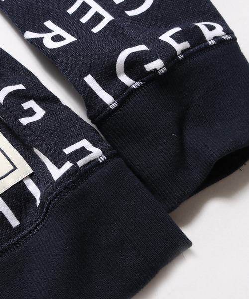 TOMMY HILFIGER(トミーヒルフィガー)の「Tommy Hilfiger/トミーヒルフィガー LS CREW オールオーバープリントロンT(Tシャツ/カットソー・メンズ・ネイビー・S/M/L/XL)」の4枚目の写真