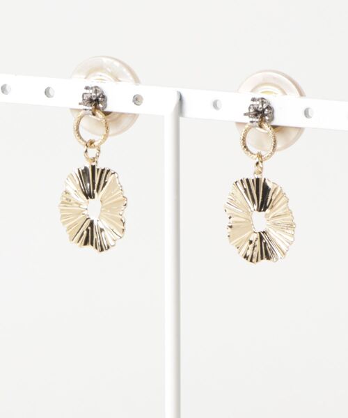 tone(トーン)の「【tschuss(チュース)】2way パールのクラシックピアス(ピアス(両耳用)・レディース・ゴールド/シルバー・FREE)」の3枚目の写真