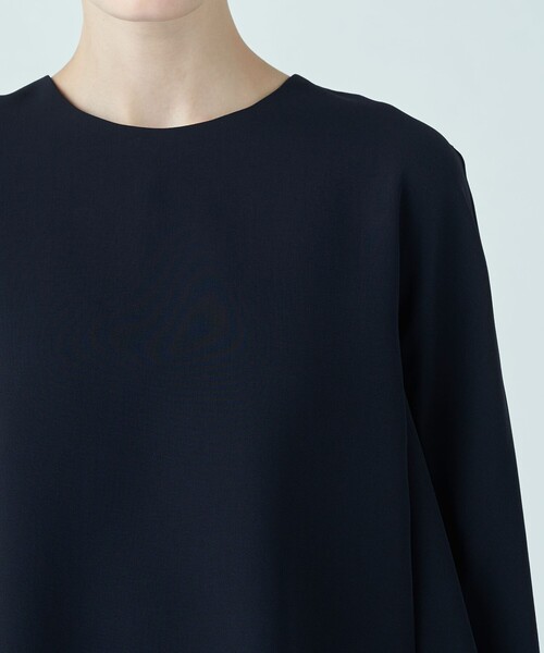 TOMORROWLAND （トゥモローランド）の「ドライダブルクロス クルーネックプルオーバー（シャツ/ブラウス・レディース・ネイビー/ライトベージュ/ブラック/ライトブルー・40/36/34）」の17枚目の写真