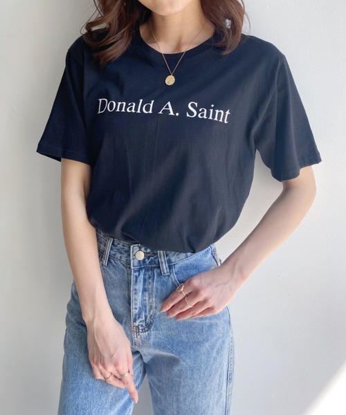 CLEA(クレア)の「Donald ロゴ TEE(Tシャツ/カットソー・レディース・ホワイト/ブラック/ライトベージュ・FREE)」の1枚目の写真