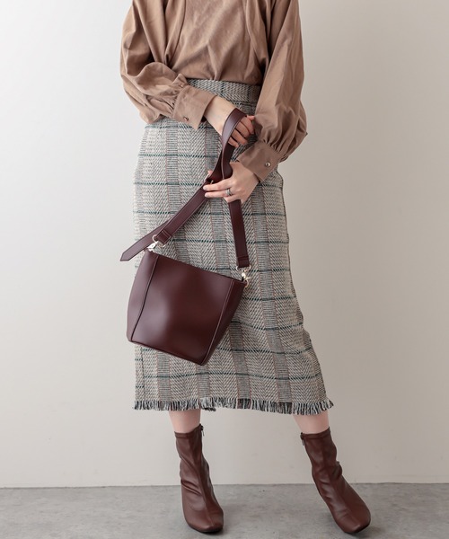 natural couture（ナチュラルクチュール）の「裾フリンジチェックナロースカート（スカート・レディース・ベージュ/ブルー・FREE）」の2枚目の写真