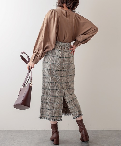 natural couture（ナチュラルクチュール）の「裾フリンジチェックナロースカート（スカート・レディース・ベージュ/ブルー・FREE）」の4枚目の写真