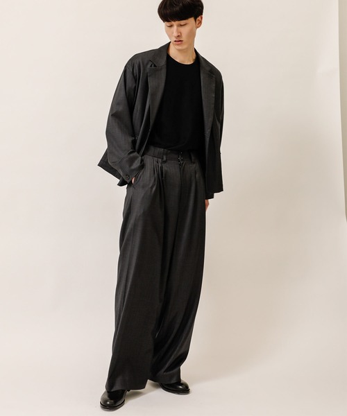 Juha(ユハ)の「【juha】SHADOW STRIPE SHORT JACKET(テーラードジャケット・メンズ・ダークグレー/ブラック・3)」の4枚目の写真