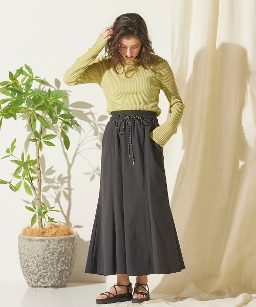 Willful by lipstar（ウィルフル バイ リップスター）の「【WEB別注】【Willful by lipstar】【セット商品】12Ｇシアーニットボトルネックキャミセット（ニット/セーター・レディース・ブラック/ベージュ/オフホワイト/グリーン・M）」の22枚目の写真