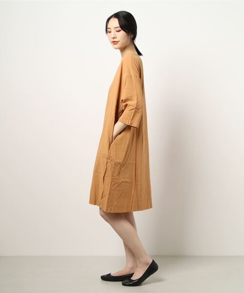 Ritzy(リッツィー)の「大人シルエット ミモレ丈ボートネックワンピース(ワンピース・レディース・テラコッタ/グレー/ブルー・FREE)」の15枚目の写真
