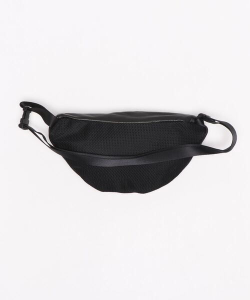 PUBLIC TOKYO(パブリックトウキョウ)の「レザーウエストポーチ(ボディバッグ/ウエストポーチ・メンズ・ブラック・FREE)」の4枚目の写真