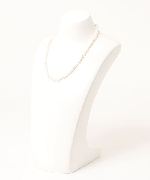 Me%（ミィパーセント）の「タンスイパールショートネックレス（ネックレス・レディース・ホワイト・FREE）」の2枚目の写真