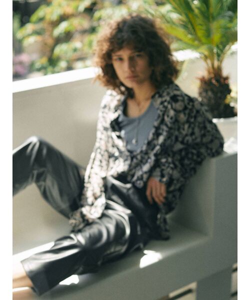 Ungrid（アングリッド）の「シアーフラワーノーカラーシャツ（シャツ/ブラウス・レディース・ブラック/アイボリー・FREE）」の18枚目の写真