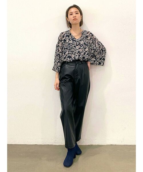 Ungrid（アングリッド）の「シアーフラワーノーカラーシャツ（シャツ/ブラウス・レディース・ブラック/アイボリー・FREE）」の6枚目の写真