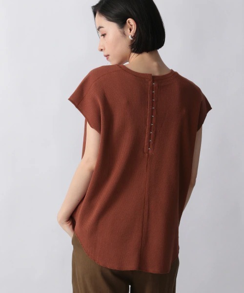 LOWRYS FARM（ローリーズファーム）の「2WAYワッフルフレンチスリーブ 957492（Tシャツ/カットソー・レディース・カーキ/チャコールグレー/ブラウン/アイボリー・FREE）」の3枚目の写真