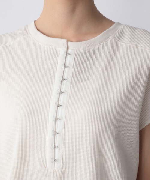 LOWRYS FARM（ローリーズファーム）の「2WAYワッフルフレンチスリーブ 957492（Tシャツ/カットソー・レディース・カーキ/チャコールグレー/ブラウン/アイボリー・FREE）」の11枚目の写真